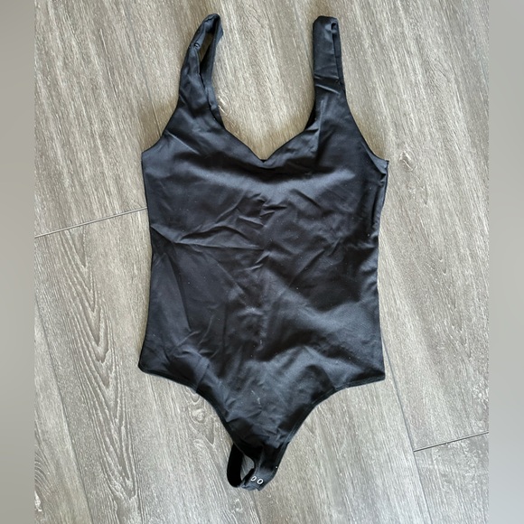 Double-Layered Seamless Fabric Sweetheart Bodysuit - Picture 2 of 3